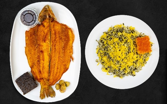 سبزی پلو با ماهی قزل آلای سرخ